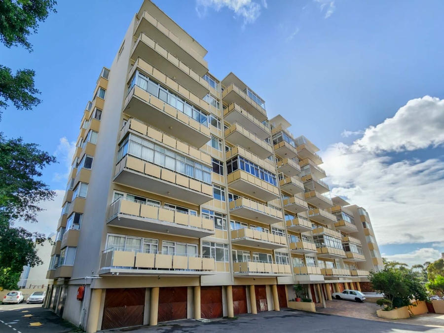 To Let 2 Bedroom Property for Rent in Green Point Western Cape